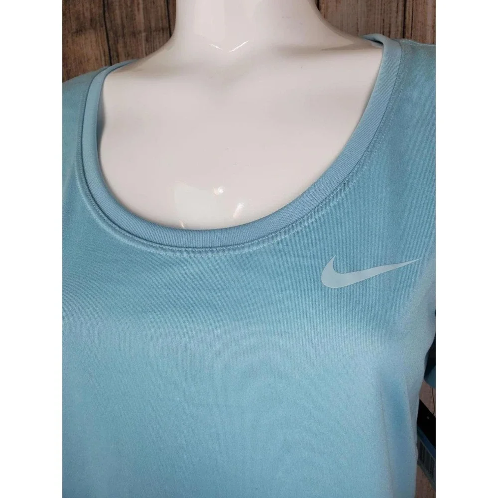 Nike Dri-FIT Women Light Blue Scoop Neck Short Sleeve Athletic T-Shirt Medium - Picture 2 of 4